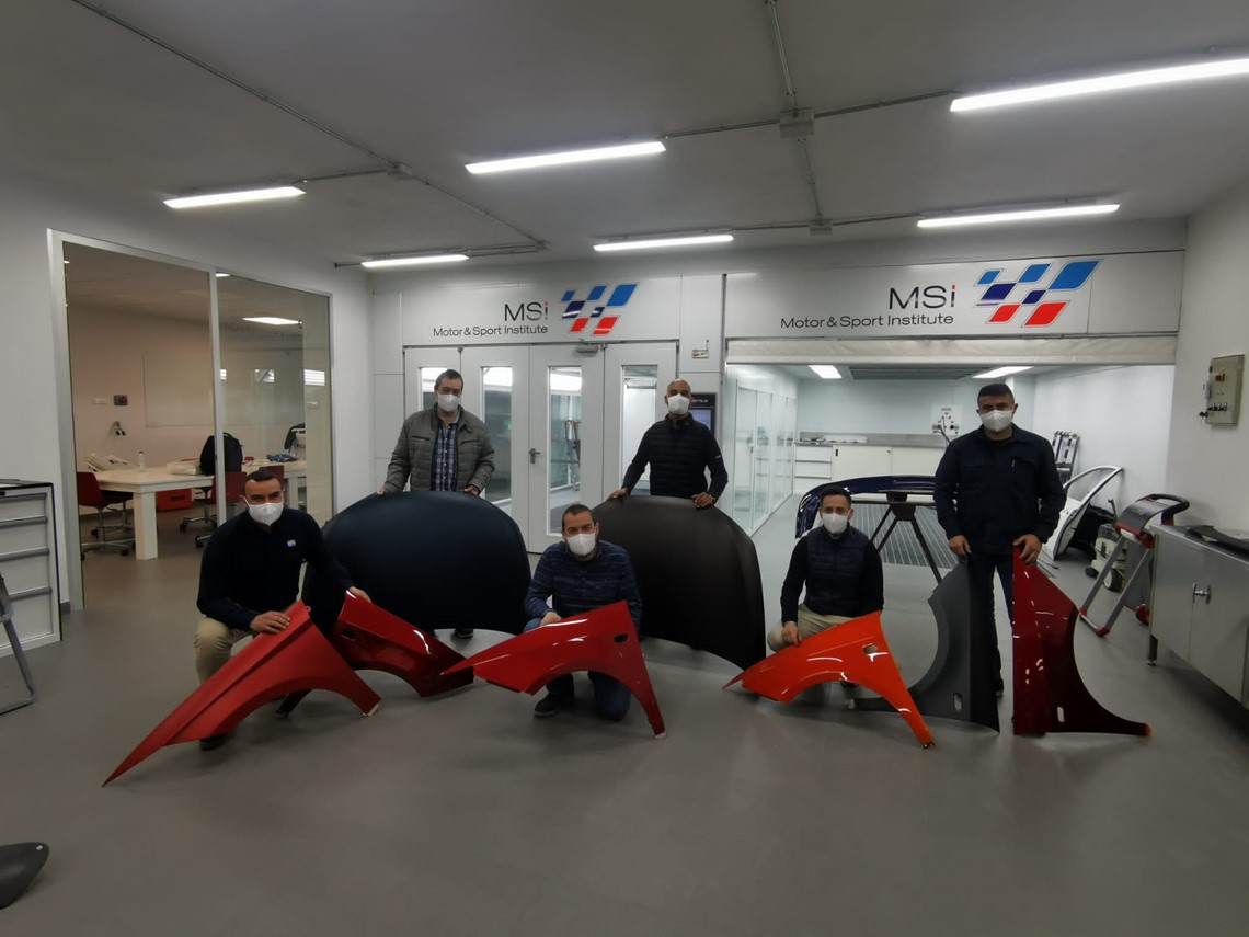Foto de izquierda a derecha de los participantes en el curso en MSI Motor&Sport Institute: Carles Alborch, formador de PPG; Agustín Rodríguez; Iñaki Susilla, técnico aplicador de PPG; Jorge Chacón; Carlos Fernández  y Juan Pérez